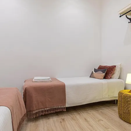 Appartamento Comfortable Flat Near Marques De Pombal Lisbona