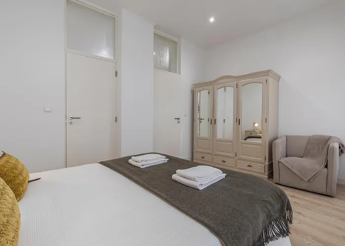 Comfortable Flat Near Marques De Pombal * Лиссабон