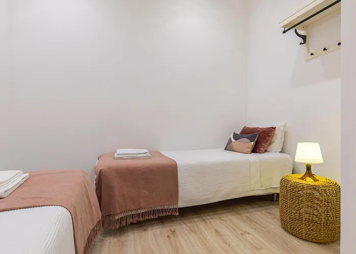 Апартаменты Comfortable Flat Near Marques De Pombal Лиссабон