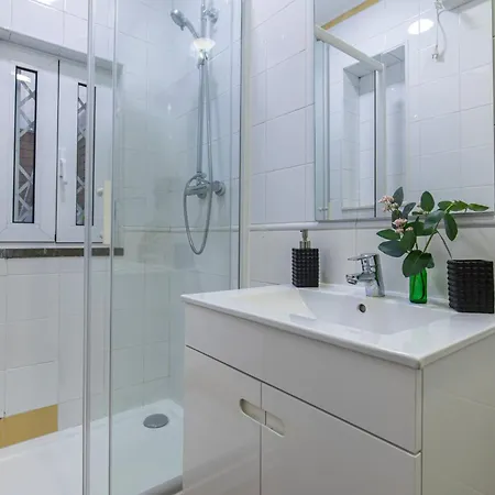 Comfortable Flat Near Marques De Pombal *