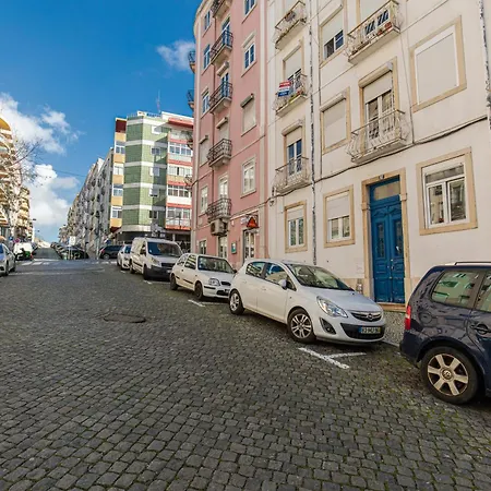 Comfortable Flat Near Marques De Pombal Лиссабон