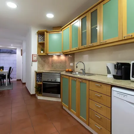 Comfortable Flat Near Marques De Pombal Апартаменты *