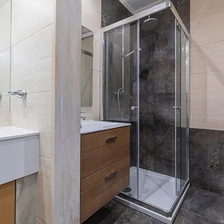 Апартаменты Comfortable Flat Near Marques De Pombal Лиссабон