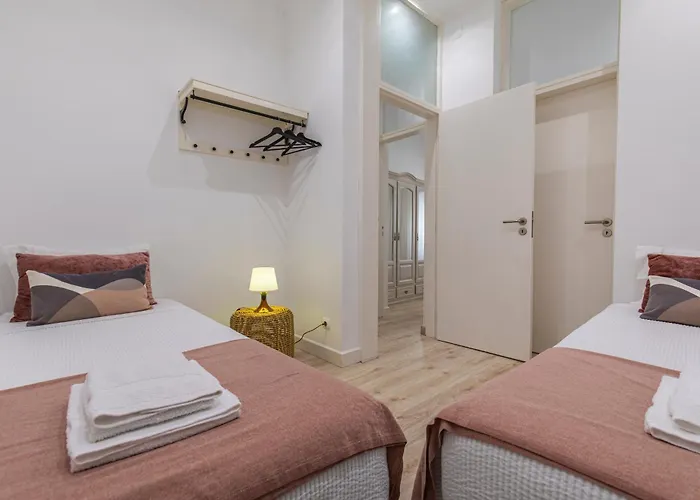 Comfortable Flat Near Marques De Pombal Apartment *