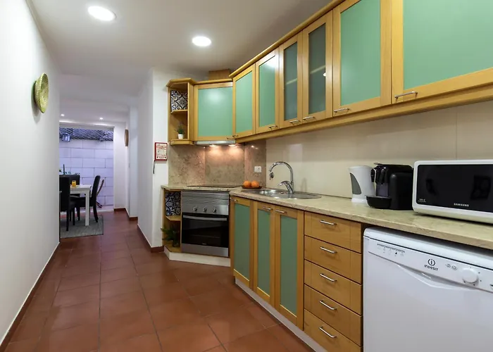 Comfortable Flat Near Marques De Pombal شقة *