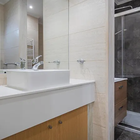 Comfortable Flat Near Marques De Pombal * Lisboa